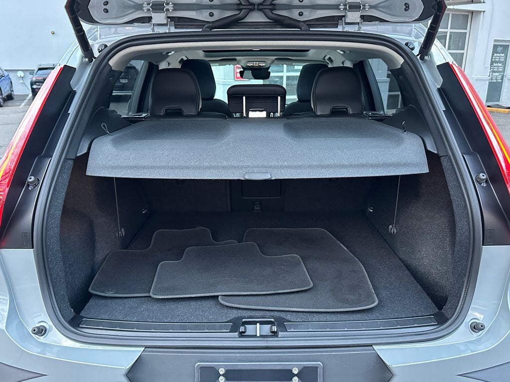 2025 Volvo XC40 B5 Core Volvo Certified