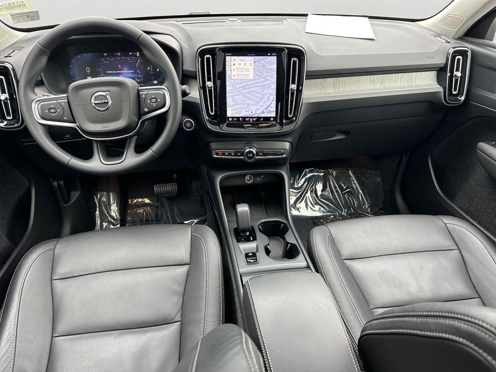 2025 Volvo XC40 B5 Core