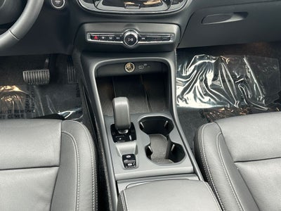 2025 Volvo XC40 B5 Core