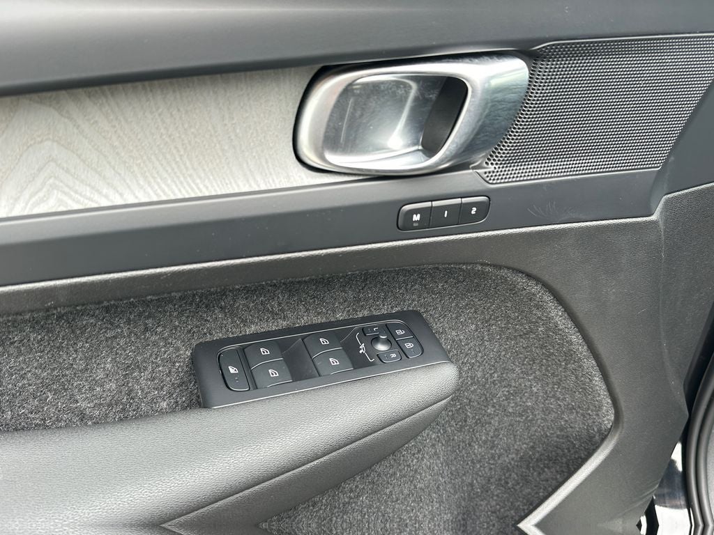 2025 Volvo XC40 B5 Core