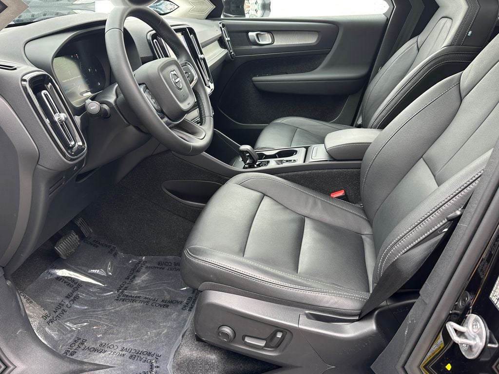 2025 Volvo XC40 B5 Core