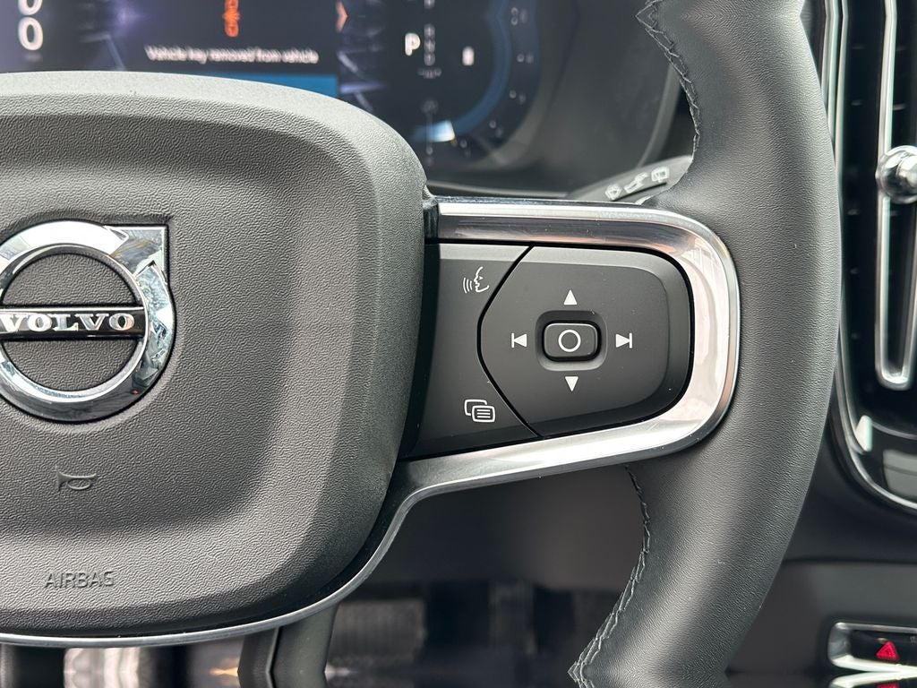 2025 Volvo XC40 B5 Core