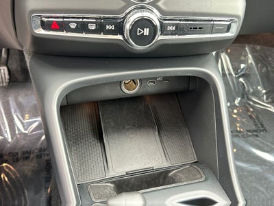 2025 Volvo XC40 B5 Core