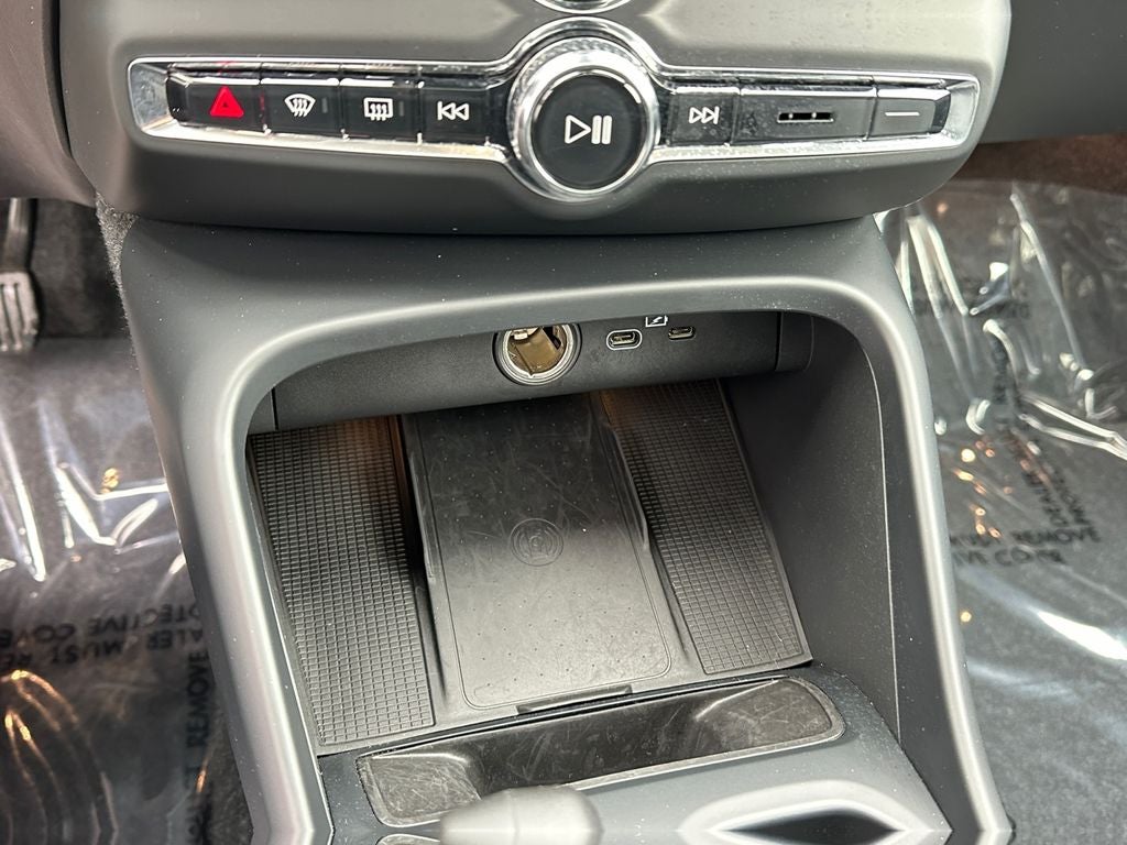 2025 Volvo XC40 B5 Core