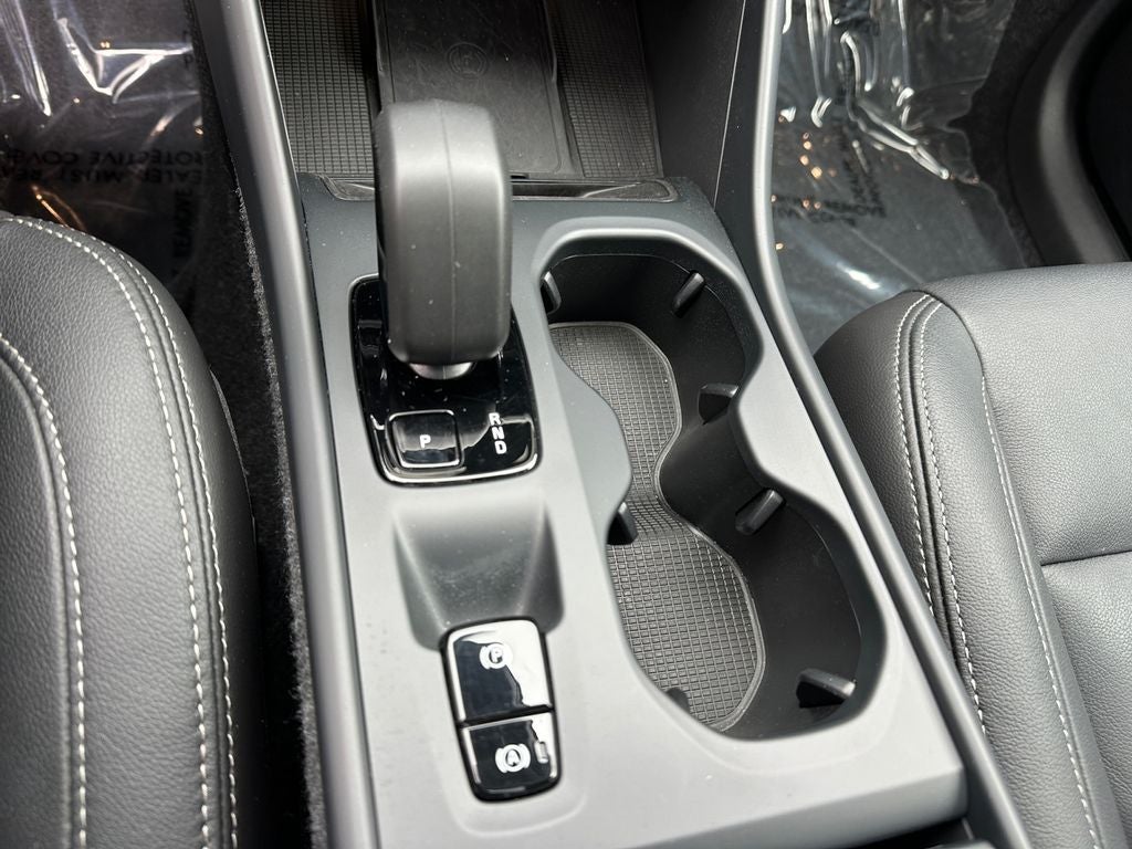 2025 Volvo XC40 B5 Core