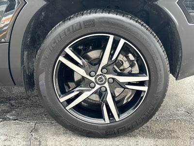 2025 Volvo XC40 B5 Core