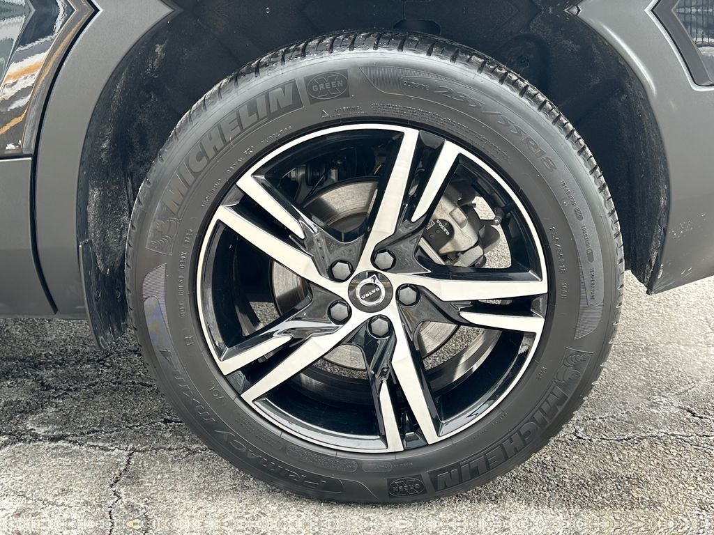 2025 Volvo XC40 B5 Core