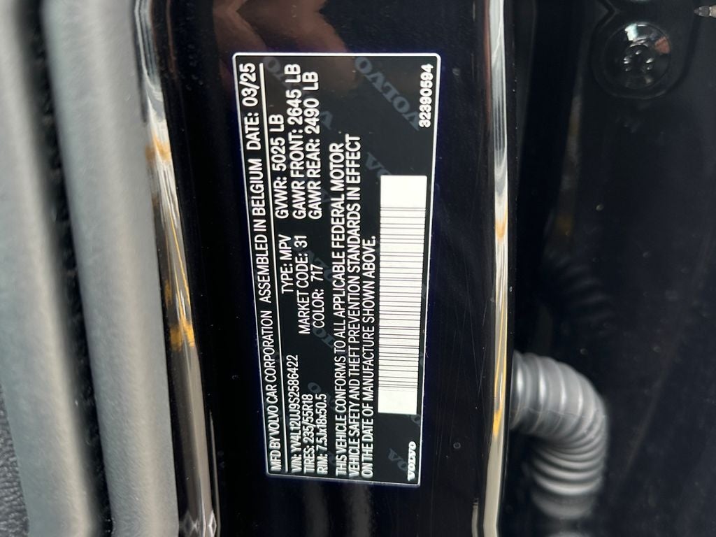 2025 Volvo XC40 B5 Core