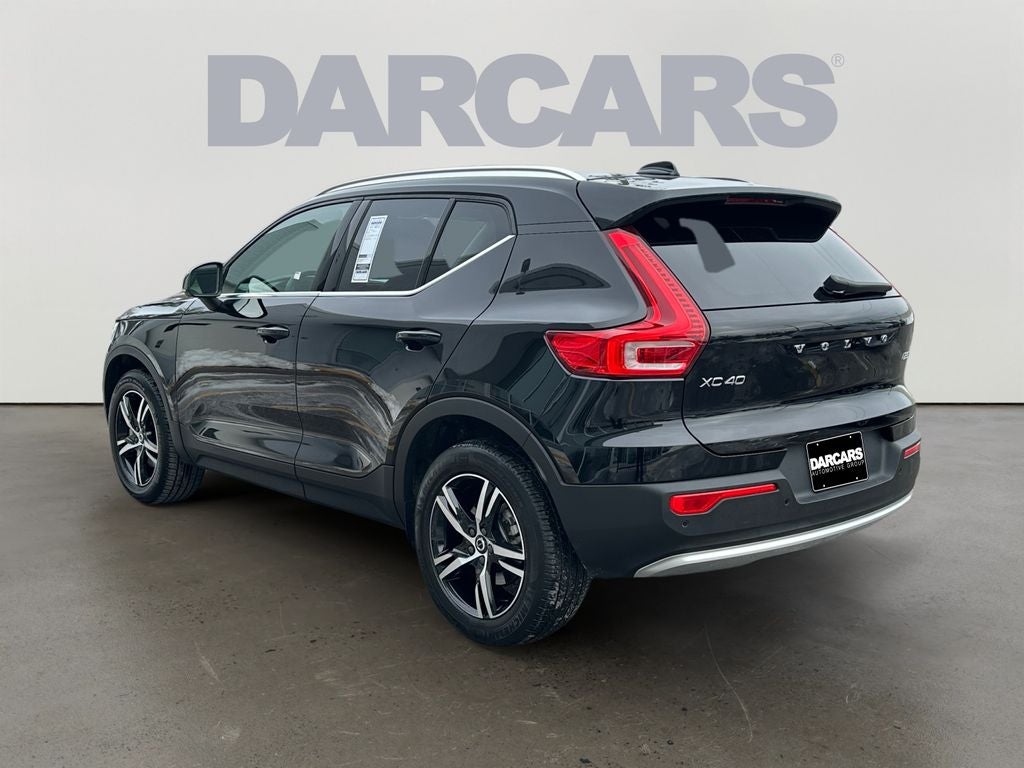 2025 Volvo XC40 B5 Core