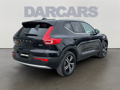 2025 Volvo XC40 B5 Core