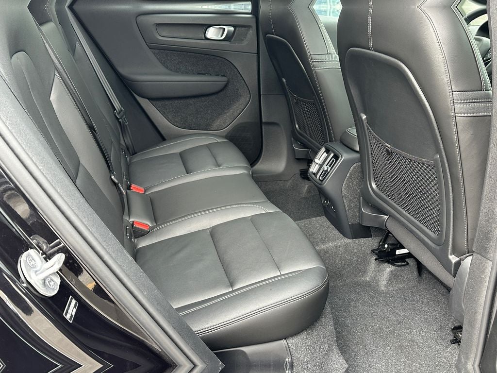 2025 Volvo XC40 B5 Core