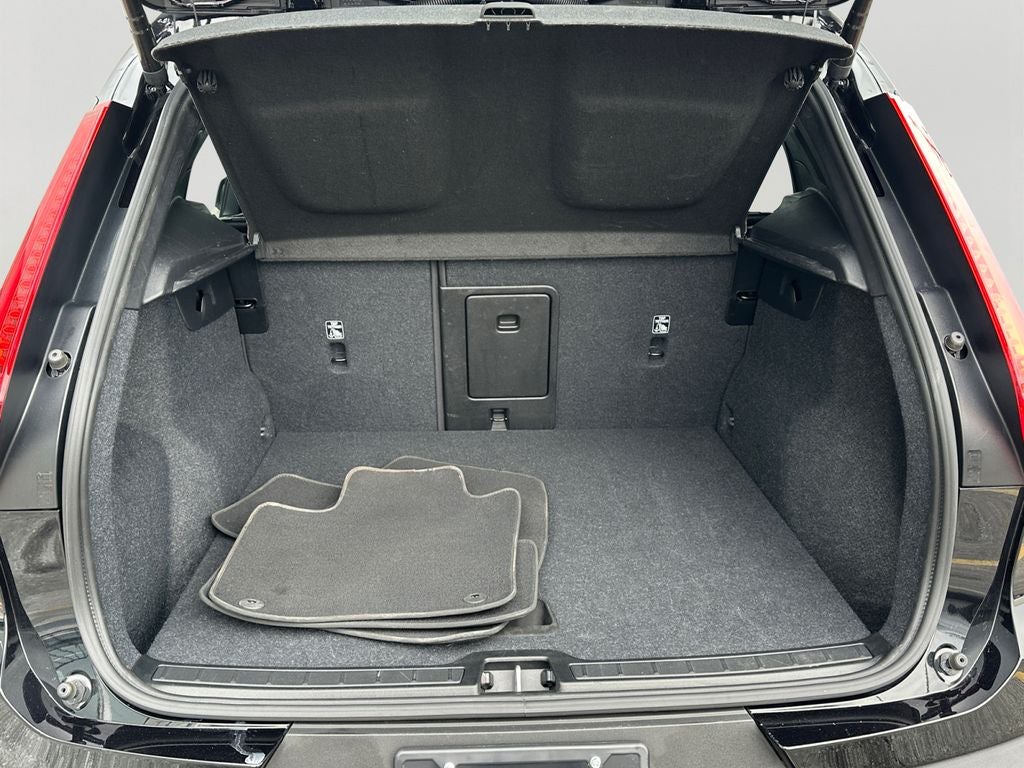 2025 Volvo XC40 B5 Core