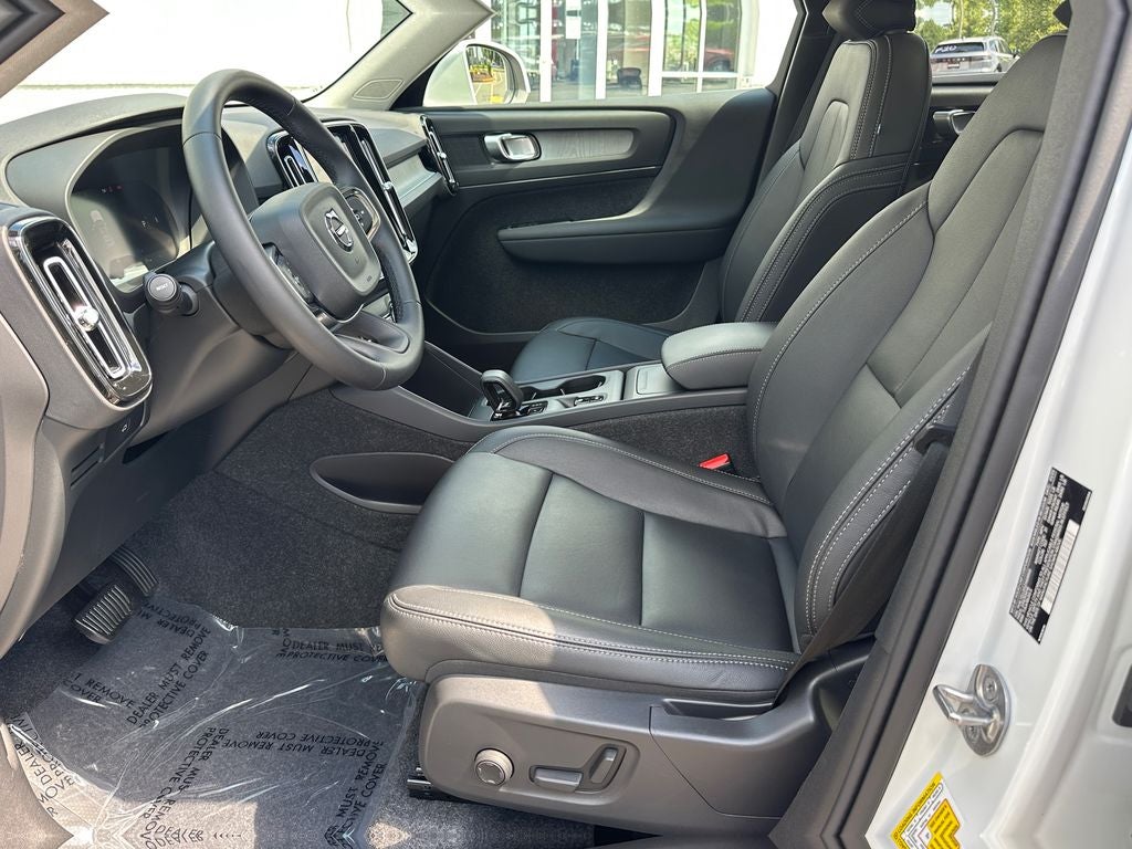 2025 Volvo XC40 B5 Core Volvo Certified