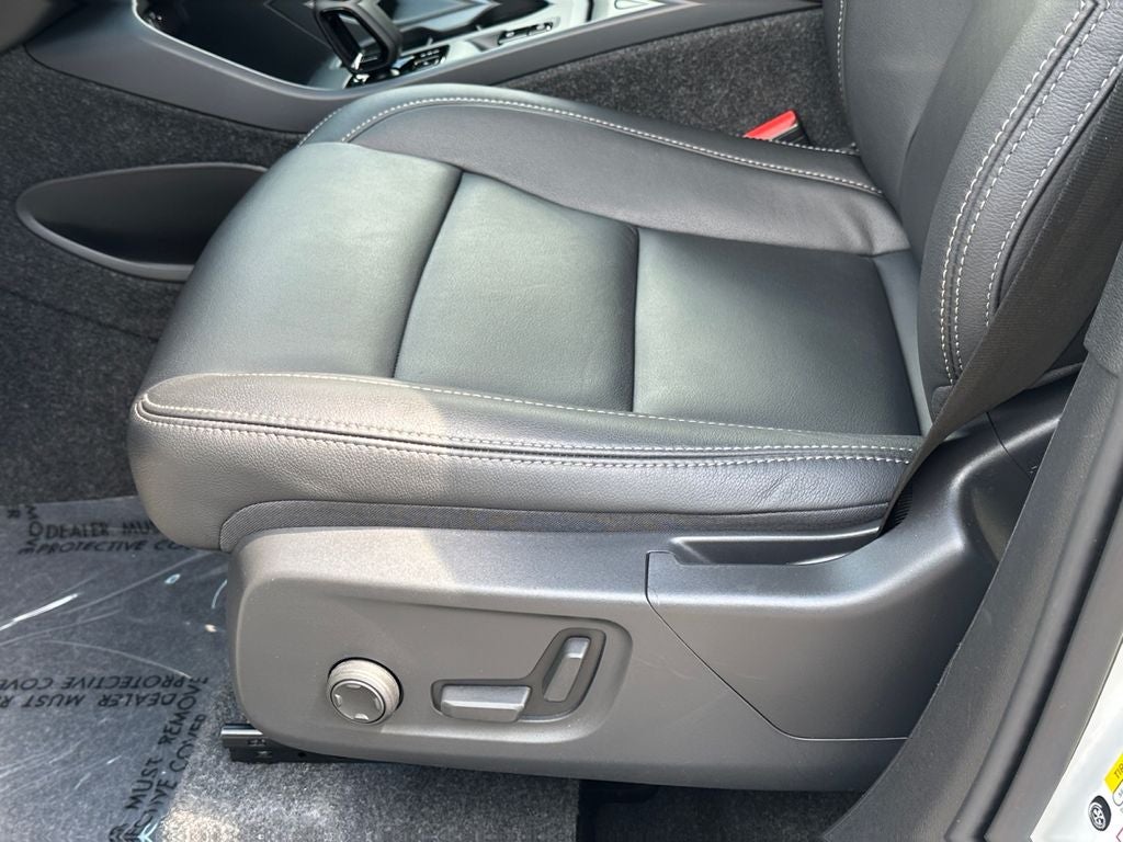 2025 Volvo XC40 B5 Core Volvo Certified