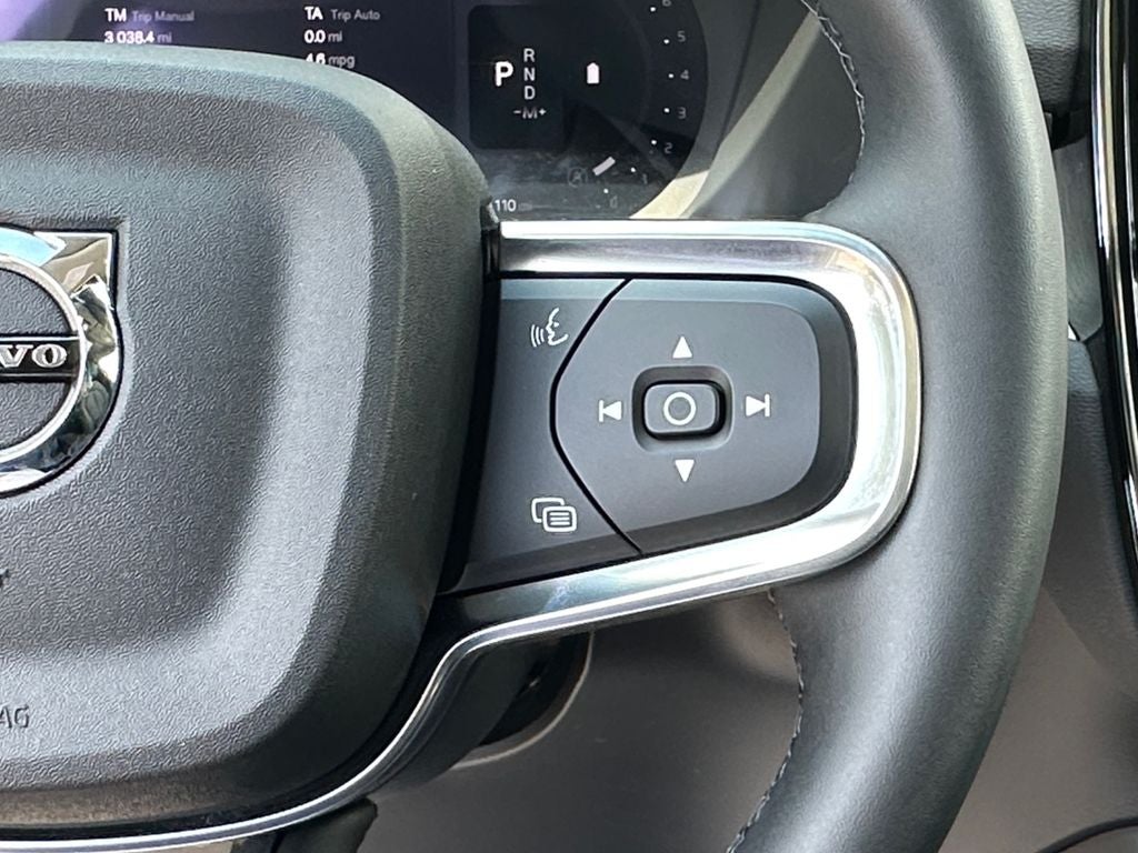 2025 Volvo XC40 B5 Core Volvo Certified
