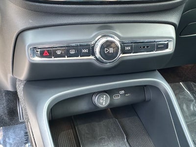 2025 Volvo XC40 B5 Core Volvo Certified