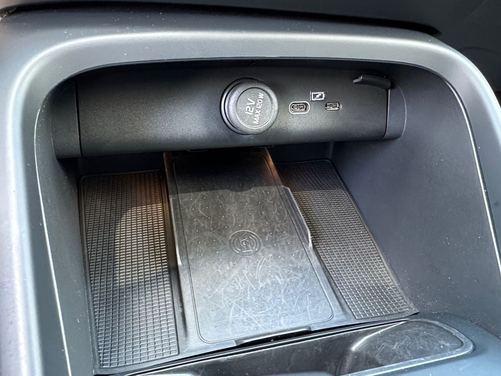 2025 Volvo XC40 B5 Core Volvo Certified