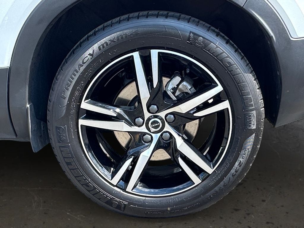 2025 Volvo XC40 B5 Core Volvo Certified
