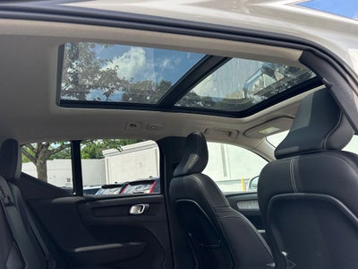 2025 Volvo XC40 B5 Core Volvo Certified
