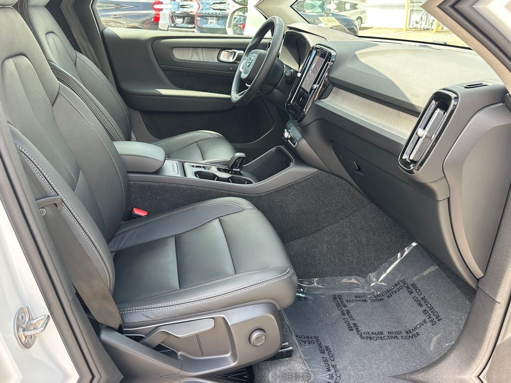 2025 Volvo XC40 B5 Core Volvo Certified