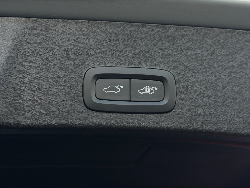 2024 Volvo XC40 B5 Core Volvo Certified