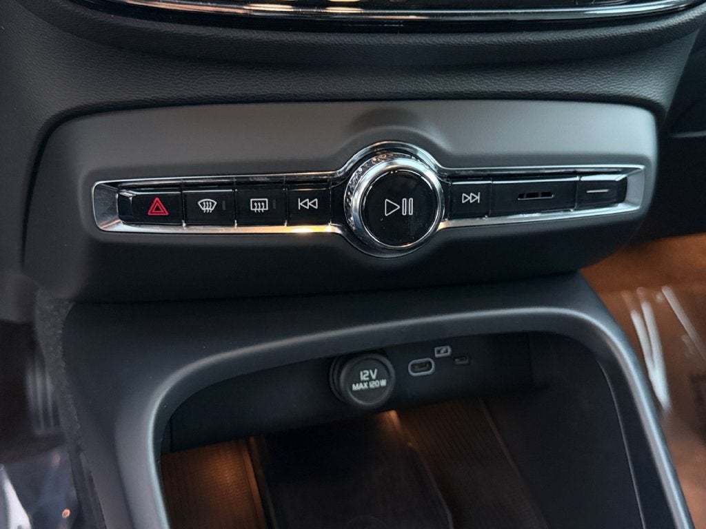 2024 Volvo XC40 B5 Core Volvo Certified