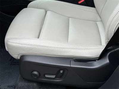 2025 Volvo XC40 B5 Ultra Dark Theme