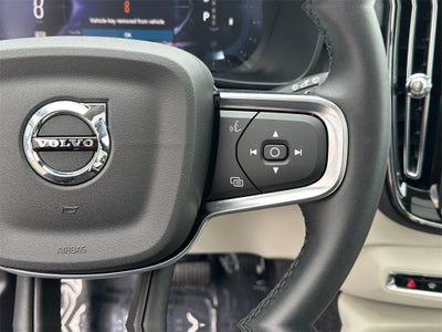 2025 Volvo XC40 B5 Ultra Dark Theme