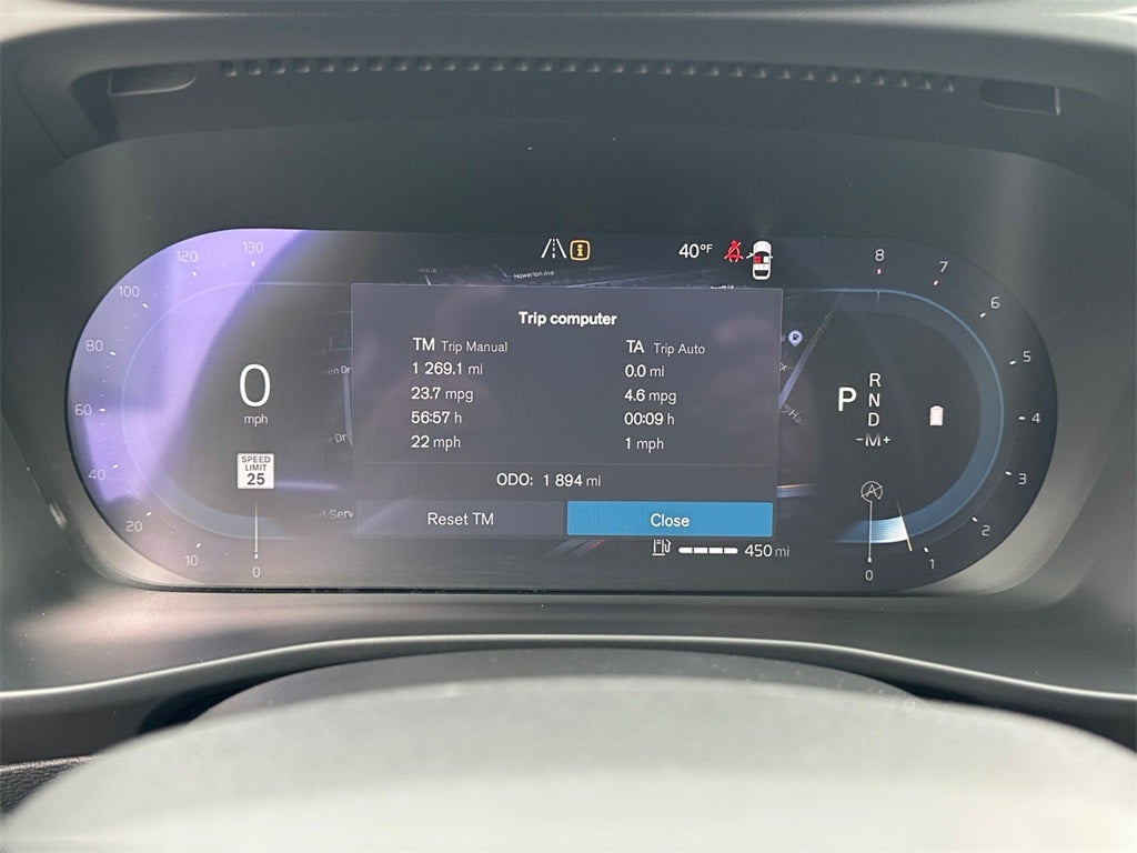 2025 Volvo XC40 B5 Ultra Dark Theme