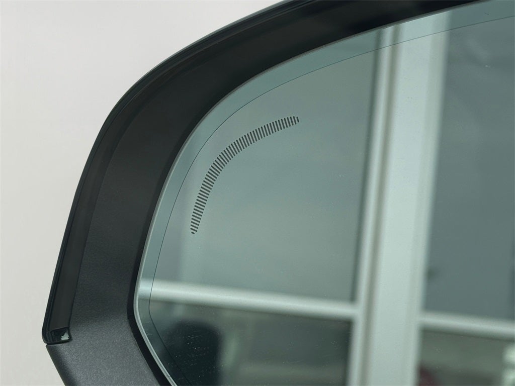 2025 Volvo XC40 B5 Ultra Dark Theme