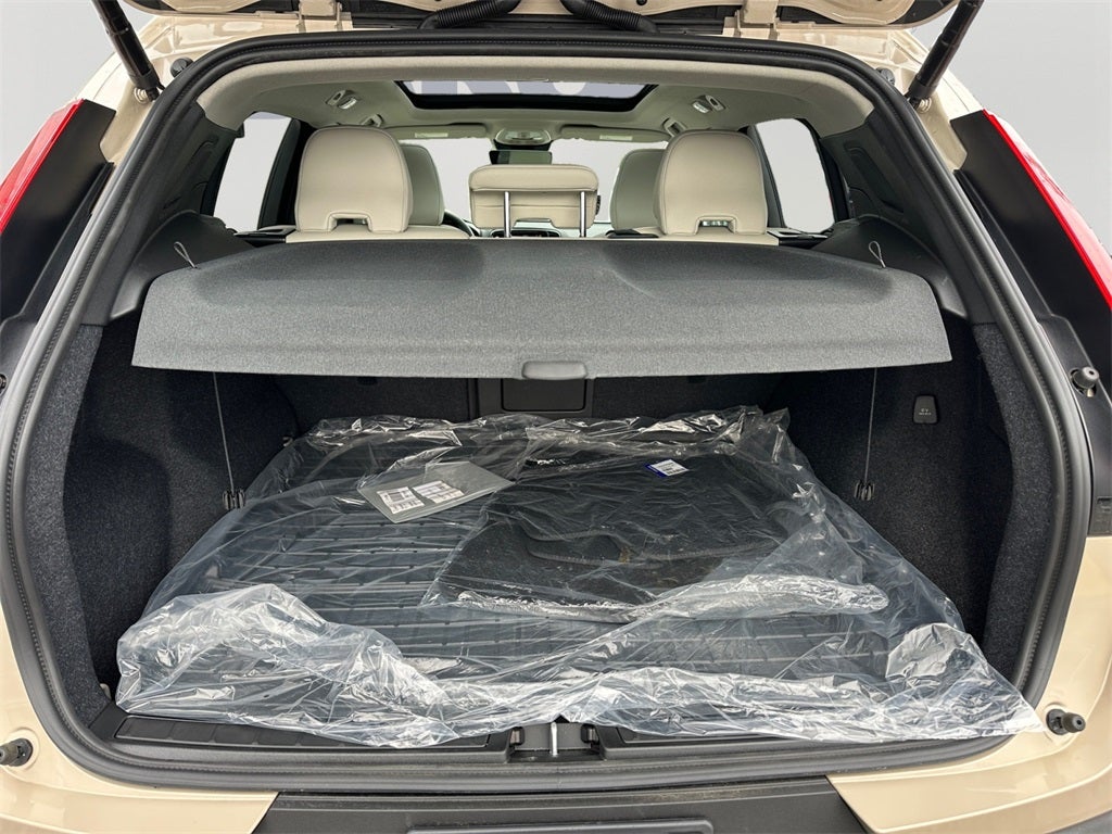 2025 Volvo XC40 B5 Ultra Dark Theme