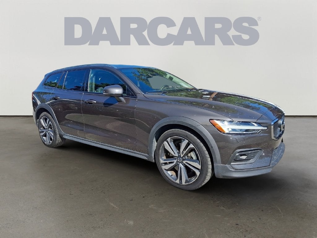 2025 Volvo V60 Cross Country B5 Plus