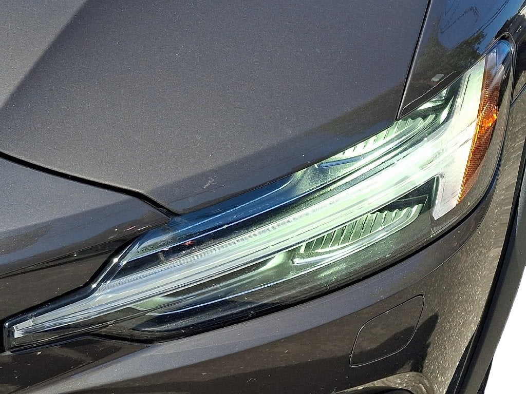 2025 Volvo V60 Cross Country B5 Plus