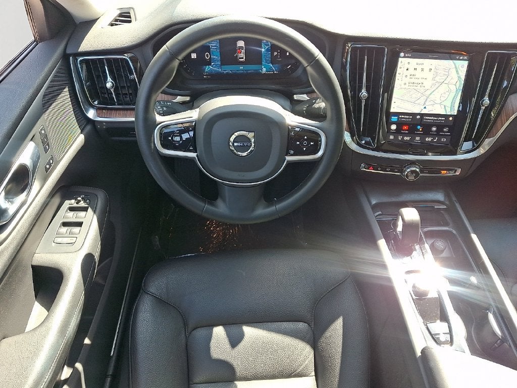2025 Volvo V60 Cross Country B5 Plus