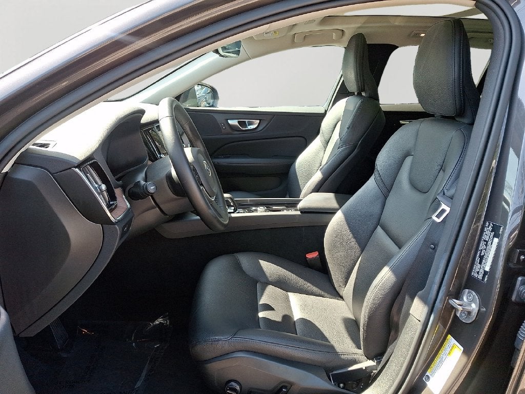 2025 Volvo V60 Cross Country B5 Plus