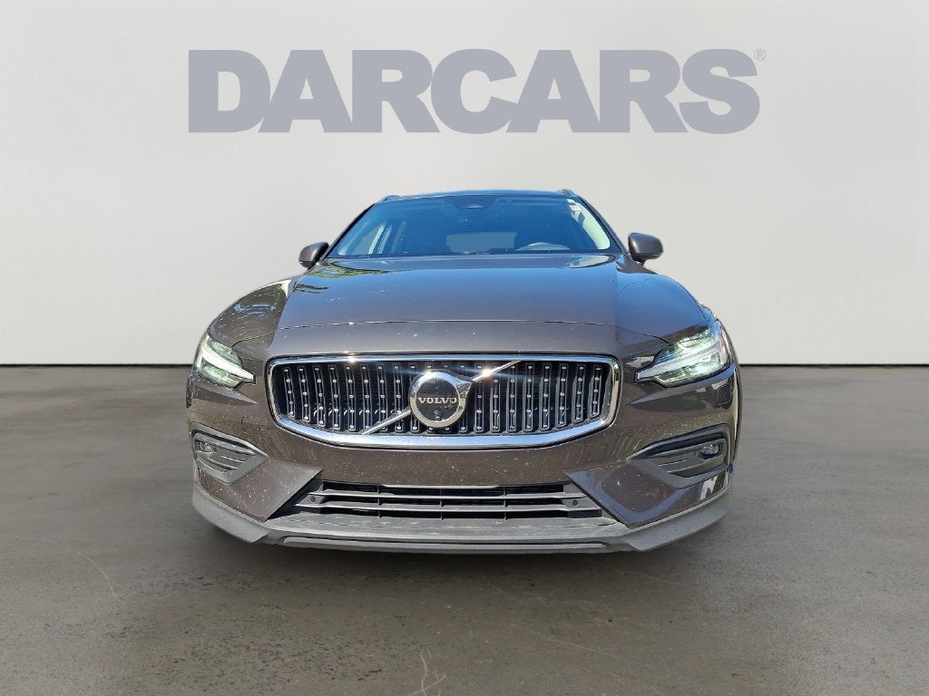 2025 Volvo V60 Cross Country B5 Plus