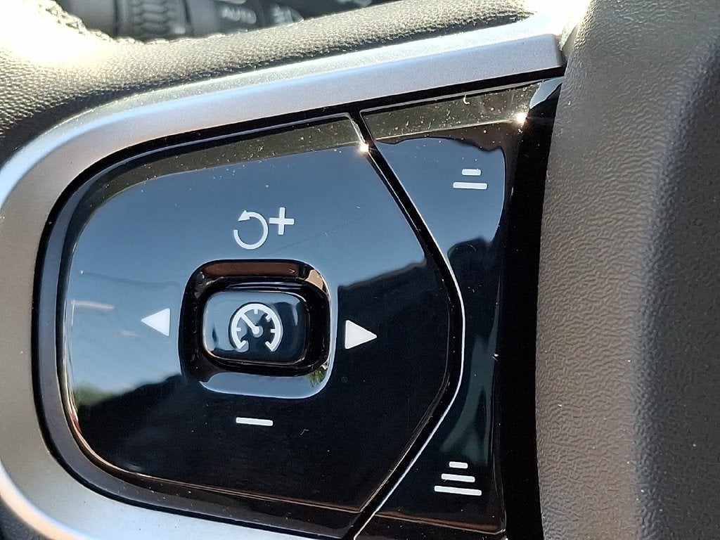 2025 Volvo V60 Cross Country B5 Plus