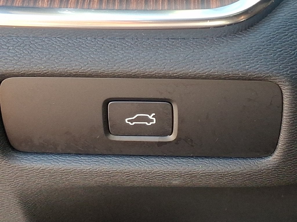 2025 Volvo V60 Cross Country B5 Plus