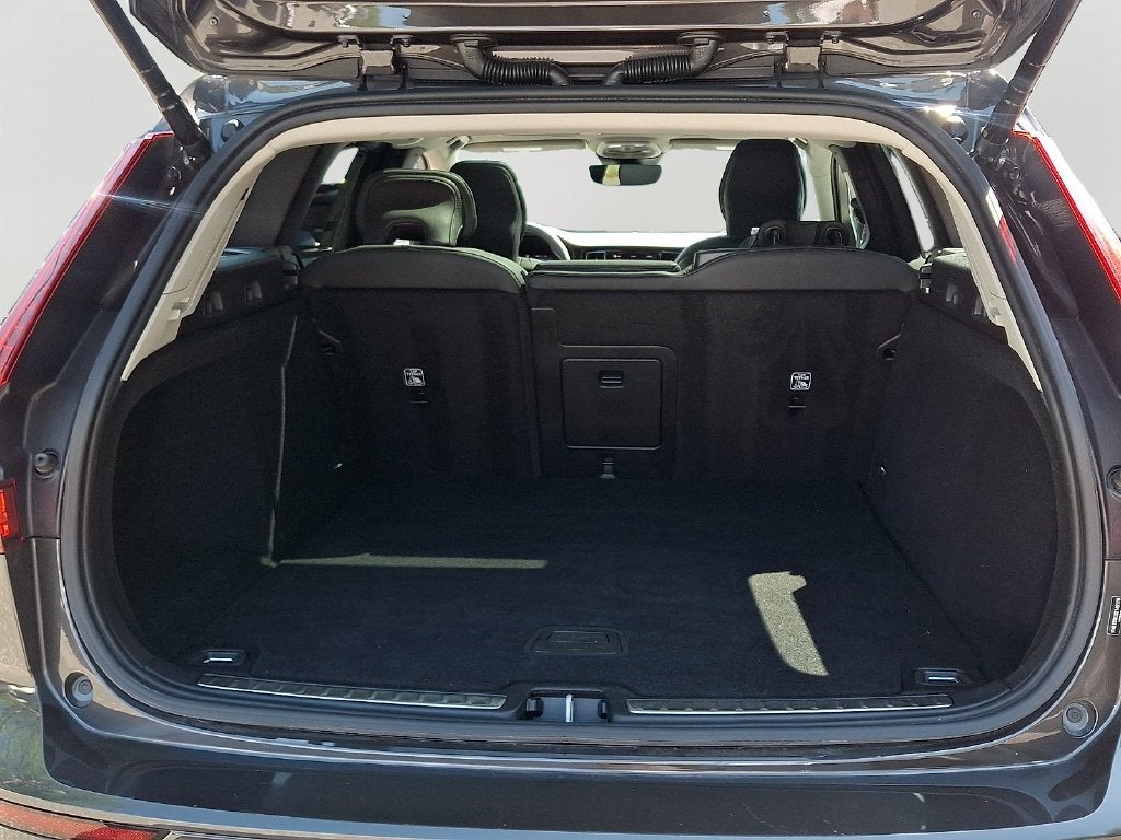 2025 Volvo V60 Cross Country B5 Plus