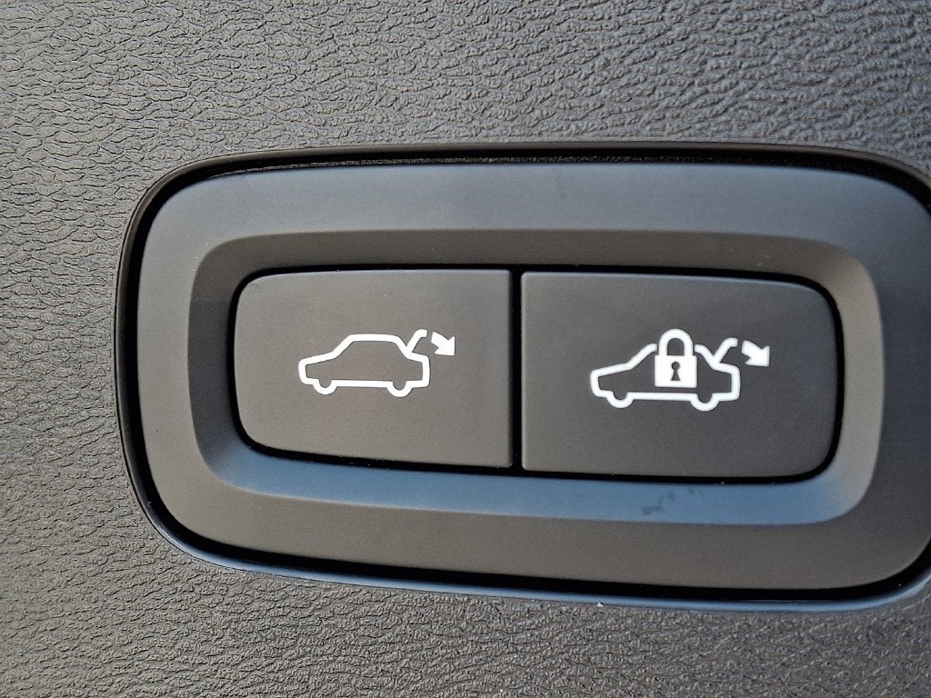 2025 Volvo V60 Cross Country B5 Plus
