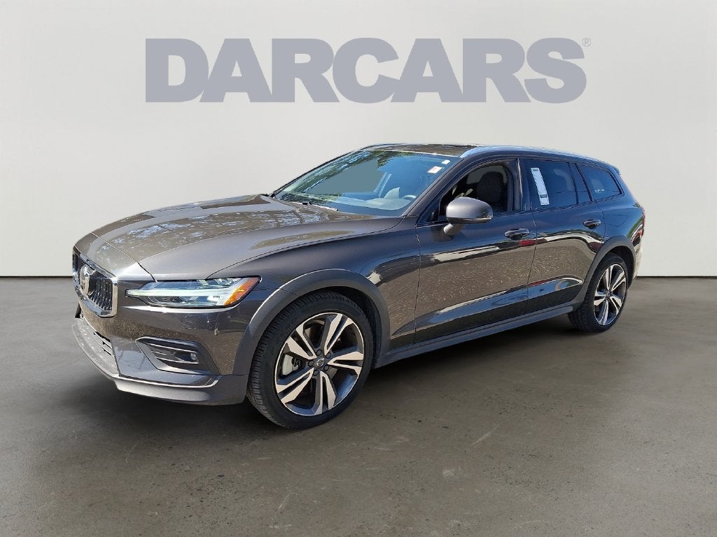 2025 Volvo V60 Cross Country B5 Plus