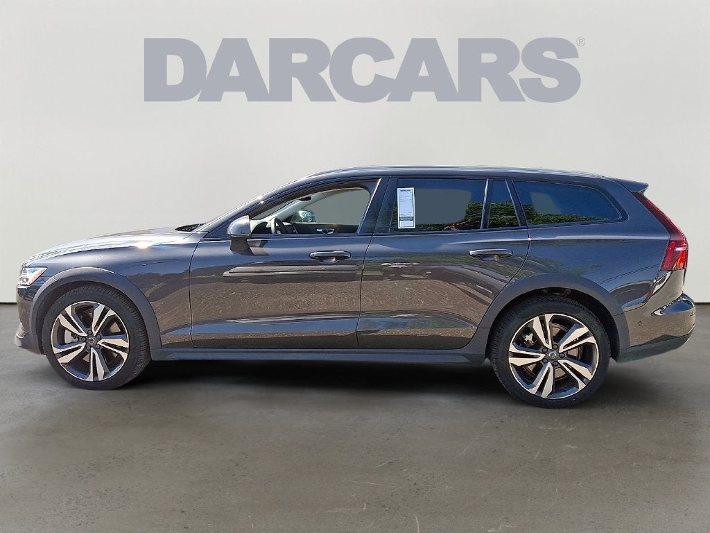 2025 Volvo V60 Cross Country B5 Plus