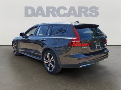 2025 Volvo V60 Cross Country B5 Plus