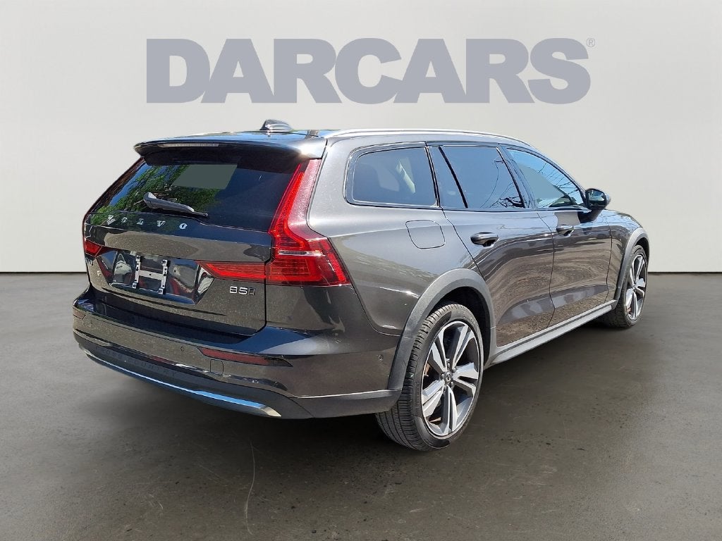 2025 Volvo V60 Cross Country B5 Plus