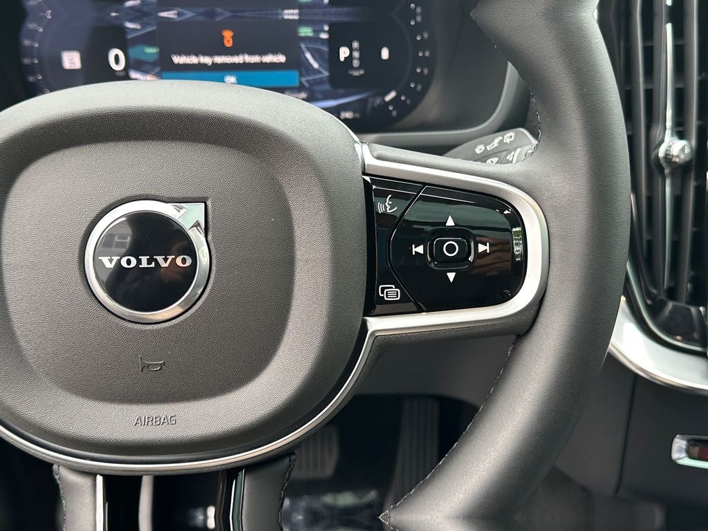 2026 Volvo XC90 B5 Plus