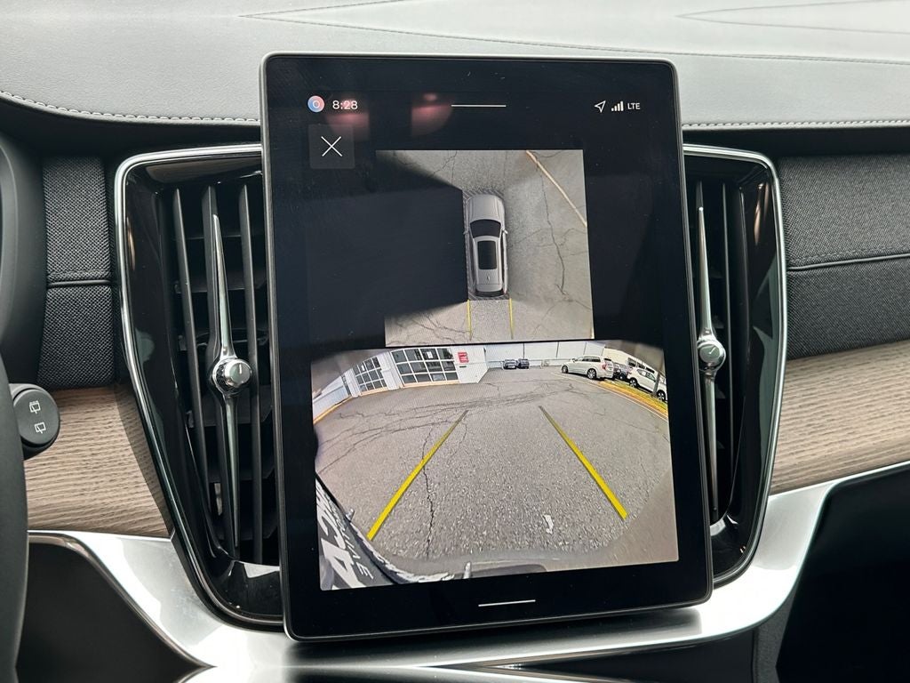 2026 Volvo XC90 B5 Plus