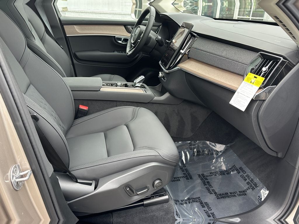 2026 Volvo XC90 B5 Plus