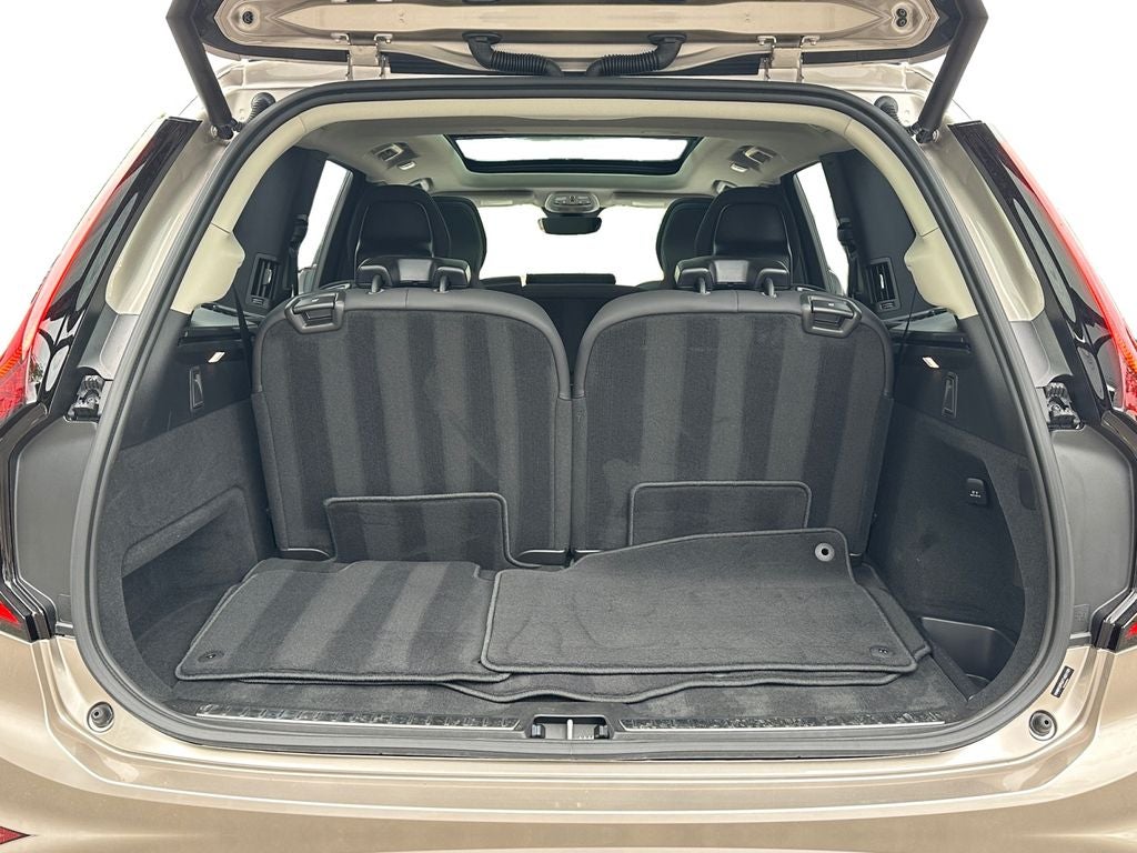 2026 Volvo XC90 B5 Plus