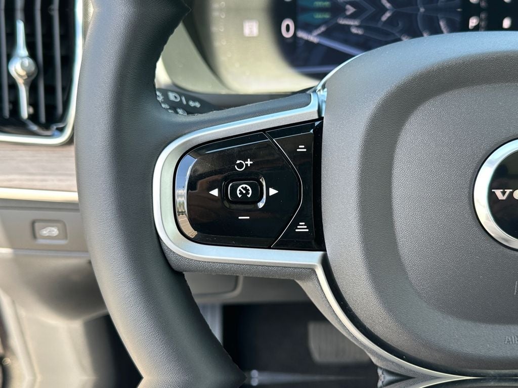 2026 Volvo XC90 B5 Plus