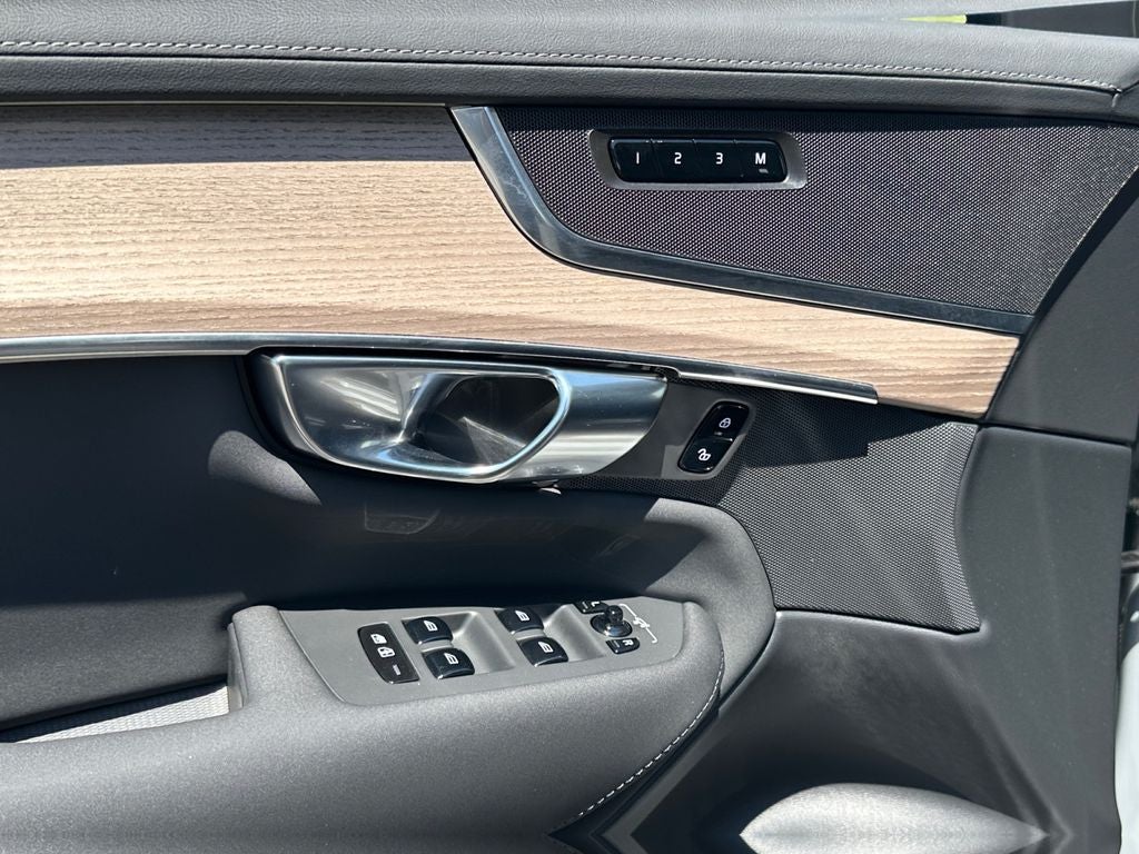 2026 Volvo XC90 B5 Plus